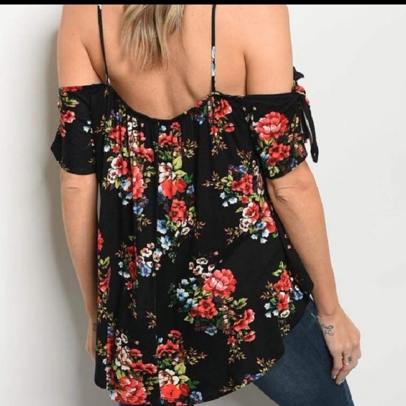 🌹LAST ONE! Cold Shoulder Floral Top NWT - Picture 2 of 4